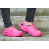 Zimní nazouváky Crocs Classic Lined Pattern Clog Candy Pink / Berry - na noze (lifestyle) [3]
