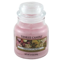 Yankee Candle Fresh Cut Roses vonná svíčka 104 g