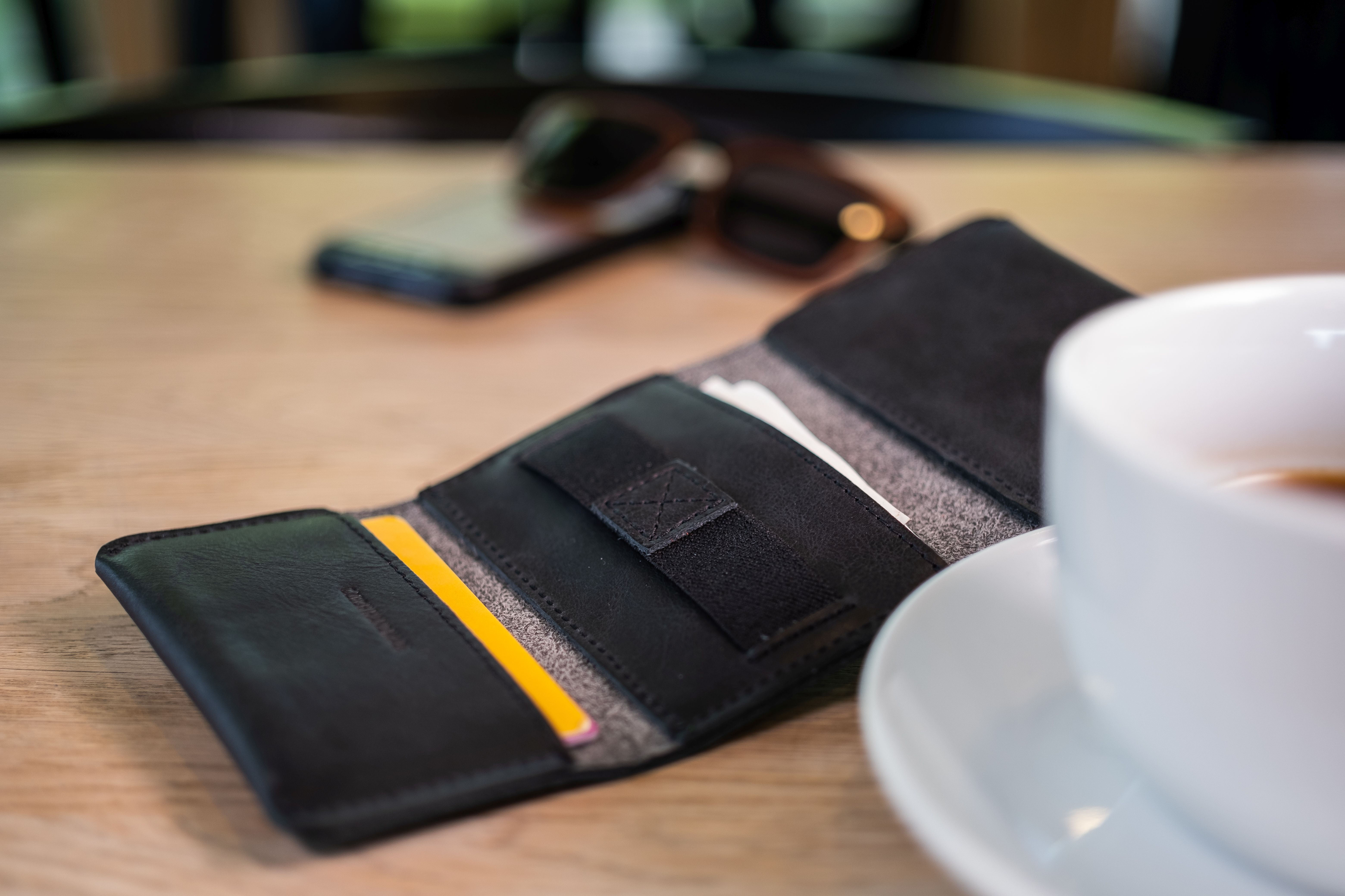 Kožená peněženka FIXED Smile Tripple se smart trackerem FIXED Smile Pro, černá /1/