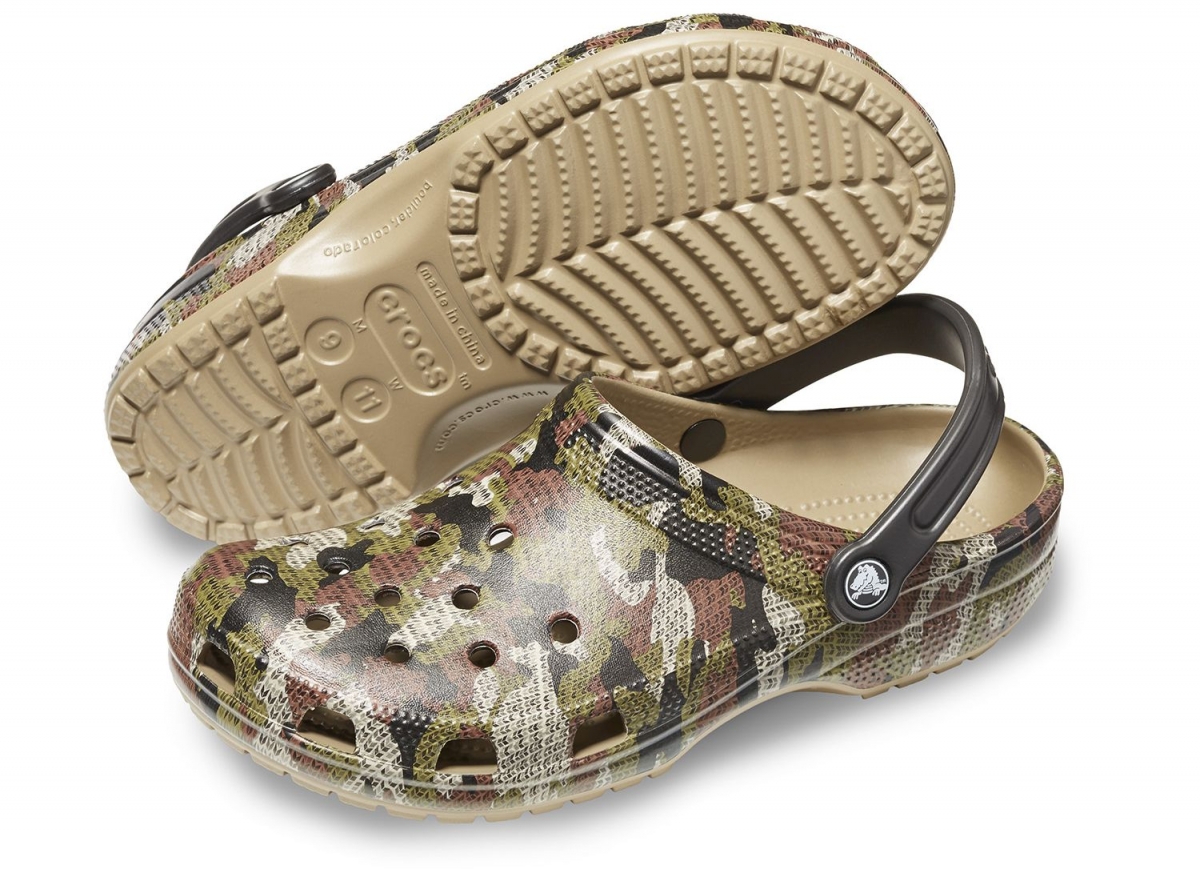 Pantofle (nazouváky) Crocs Classic Camo Clog s originálním motivem pro pány