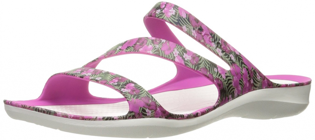 Dámské sandály Crocs Swiftwater Graphic Sandal Women v pohodlném květinovém provedení
