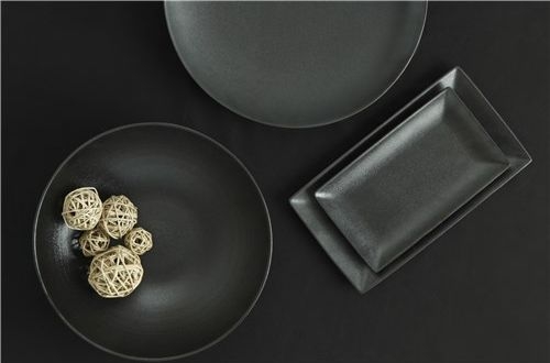 Sada talířů Maxwell & Williams Caviar v moderním provedení