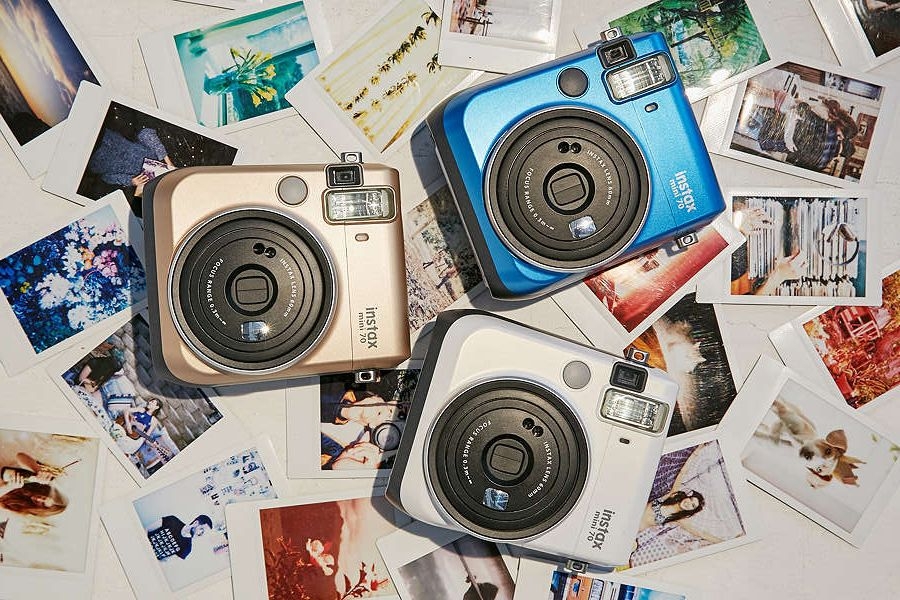 Digitální instantní fotoaparát Fujifilm Instax Mini 70 populární pro okamžité fotografie
