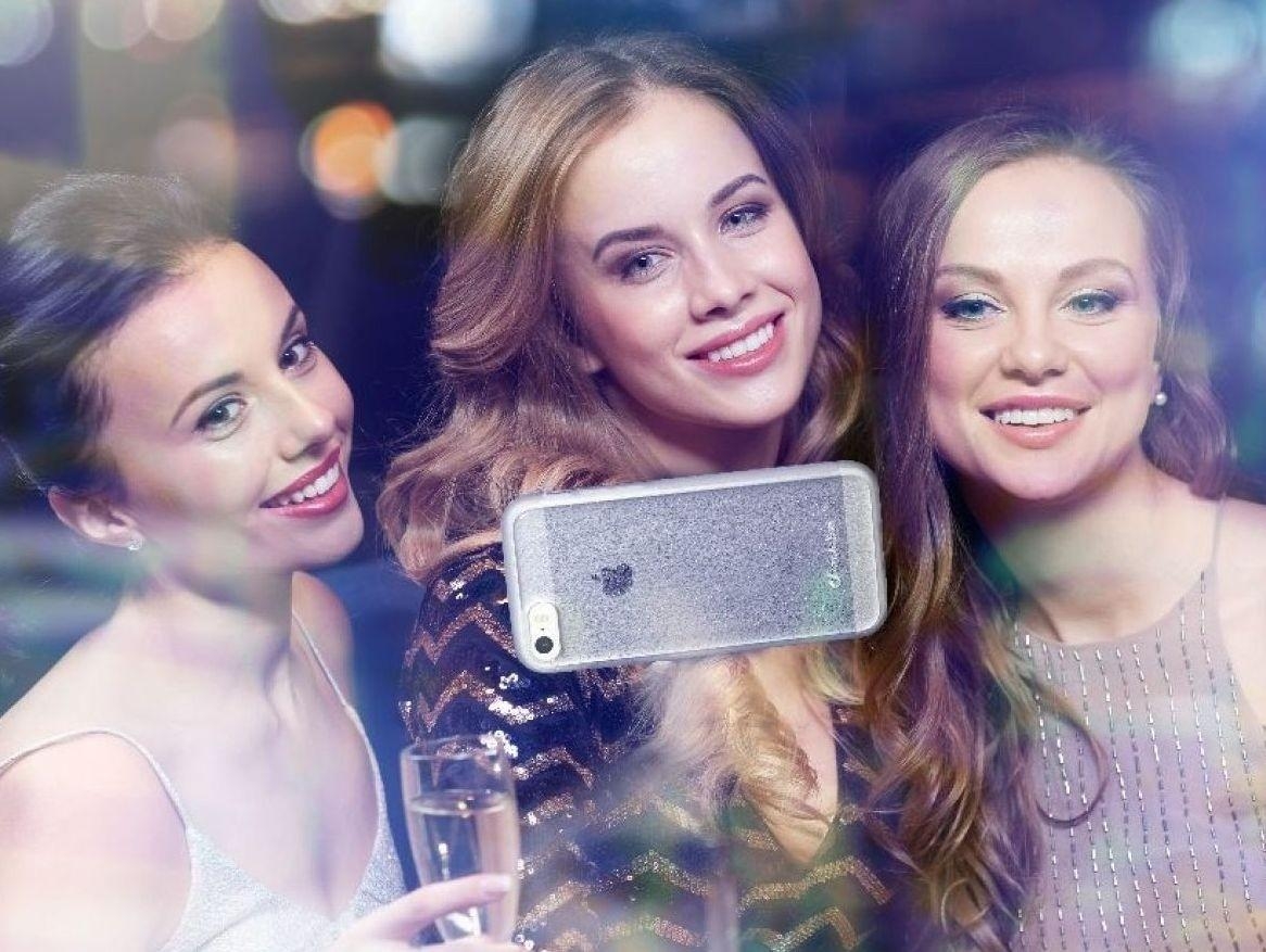 Kryt (obal) na mobil Cellularline Selfie Case v odolné a ohebném provedení pro ochranu telefonu
