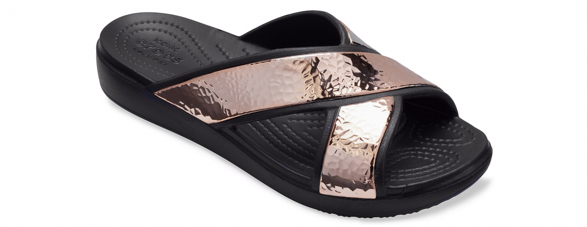 Vydejte se v pohodlí na každou cestu s pantofli obuví Crocs Sloane Hammered Xstrp Slide