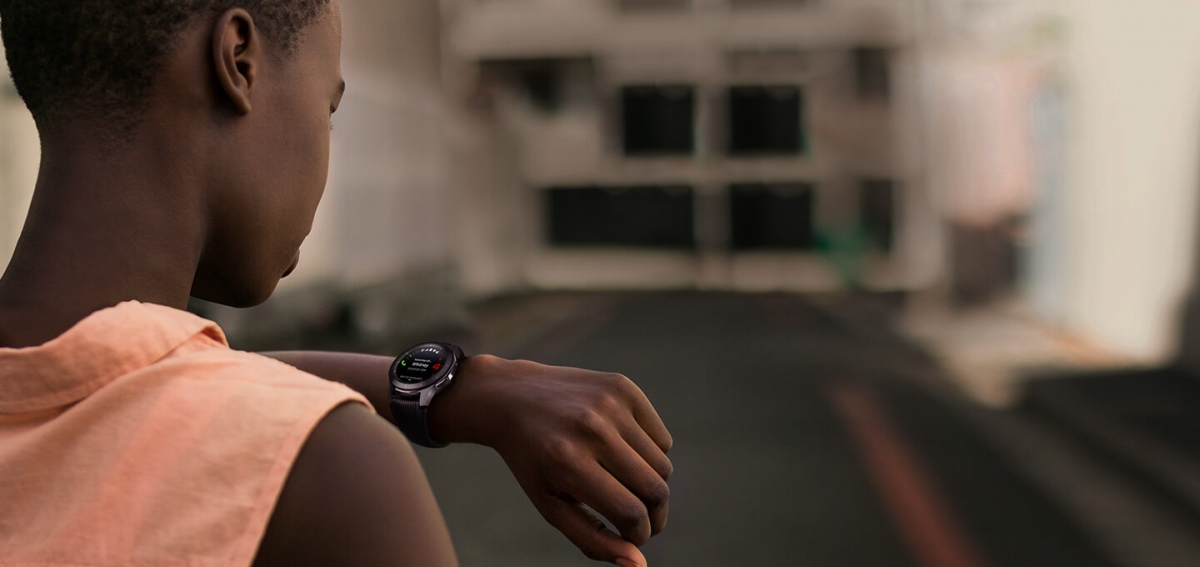 Chytré hodinky Samsung Galaxy Watch R800 s delší výdrží baterie a možnosti poslechu hudby