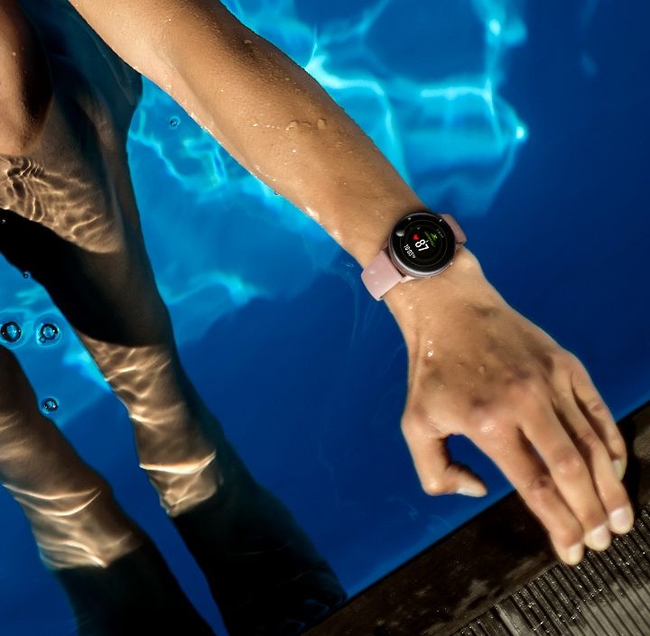 Chytré hodinky Samsung Galaxy Watch Active s GPS senzorem a vodotěsností 5ATM