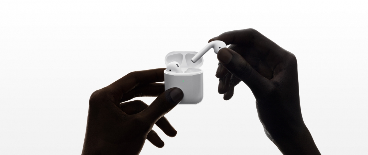 Bezdrátová Bluetooth sluchátka do uší Apple AirPods s vysokou výdrží na baterie