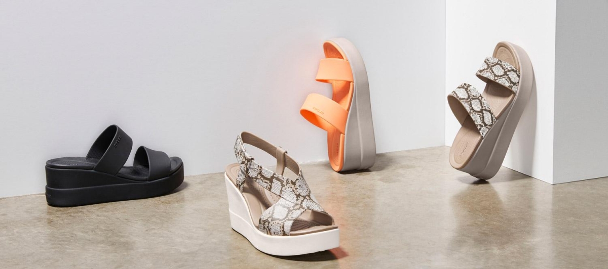 Prestižní kolekce obuvi na platformě pro ženy Crocs Brooklyn