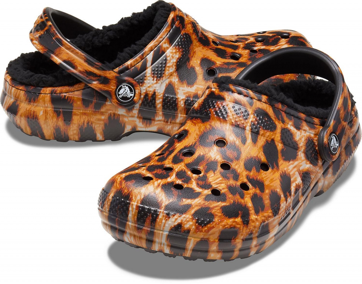 Ikonické zimní nazouváky Crocs Classic Lined Animal Print s potiskem leoparda