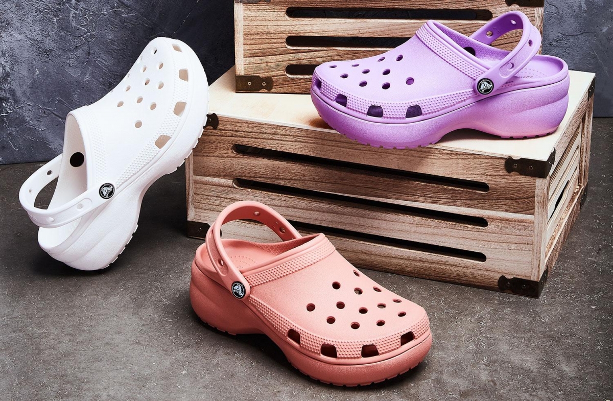 Dámské pantofle na platformě Crocs Classic Platform Clog s elegancí ve vysokém stylu
